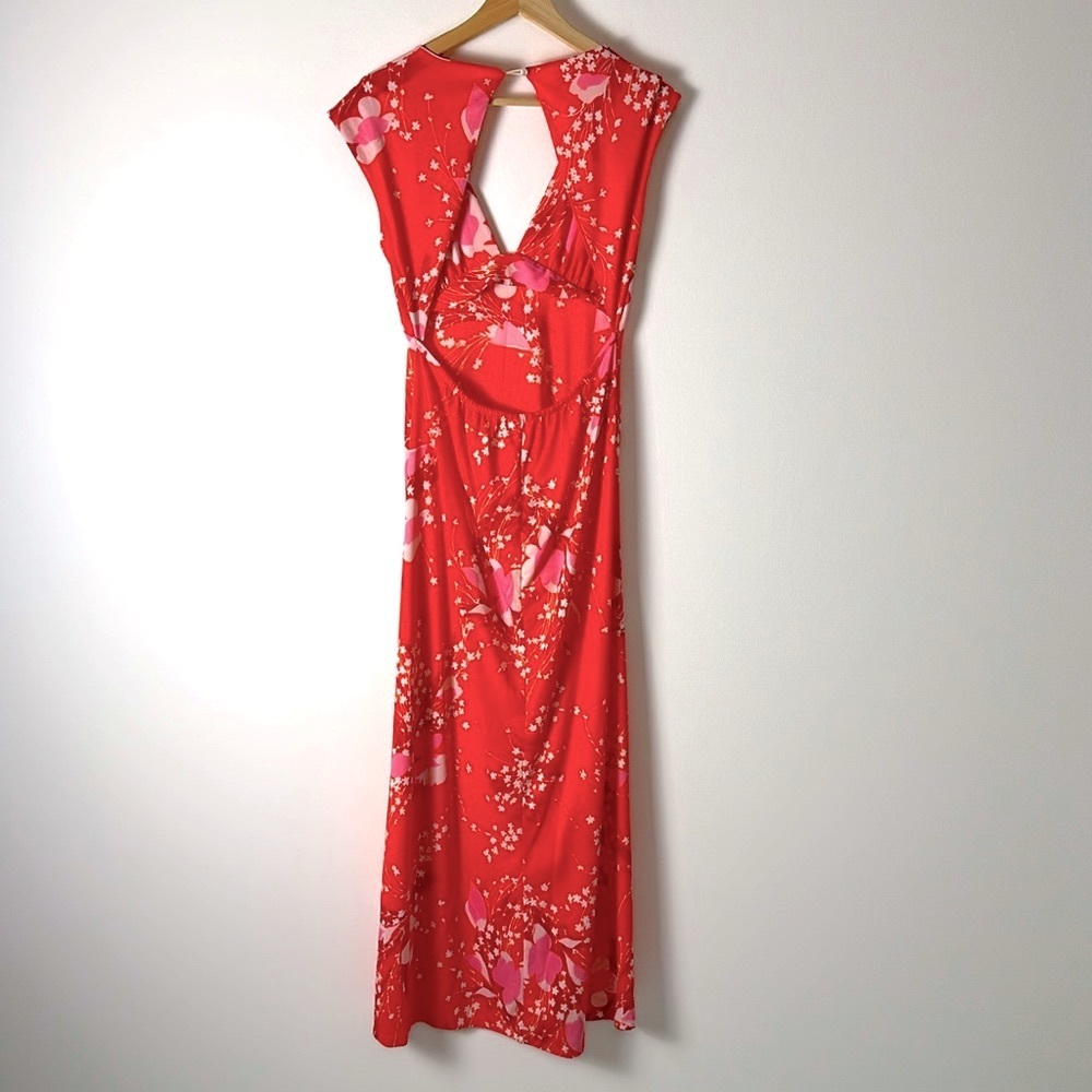Elegant Red Floral Maxi Dress - Picture 5 of 8